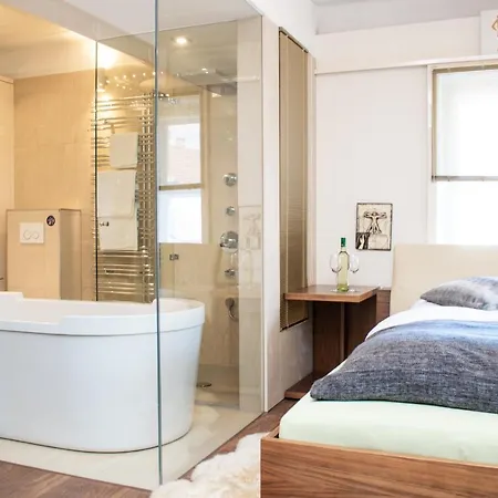 Kaiser - Centre Of *