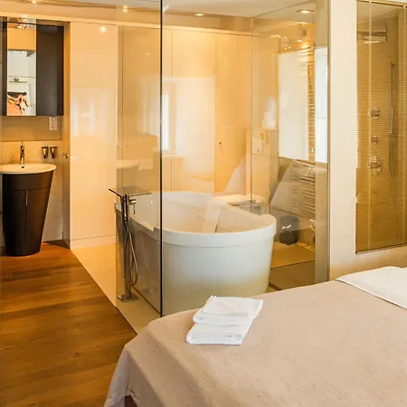 Kaiser - Centre Of *